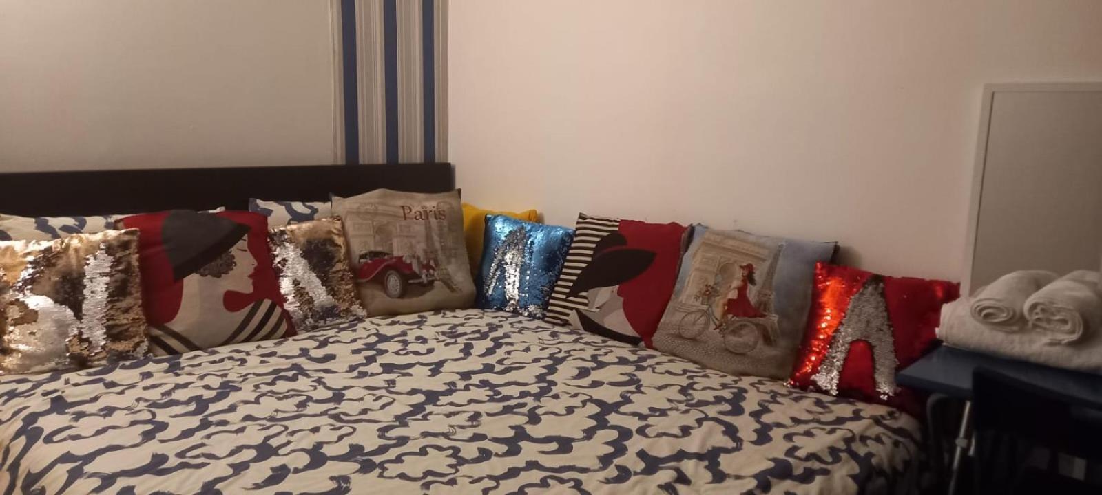 1 Chambre Arena - La Chapelle Paryż Zewnętrze zdjęcie